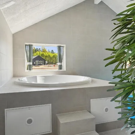 펜션 Awesome In Glesborg With Sauna